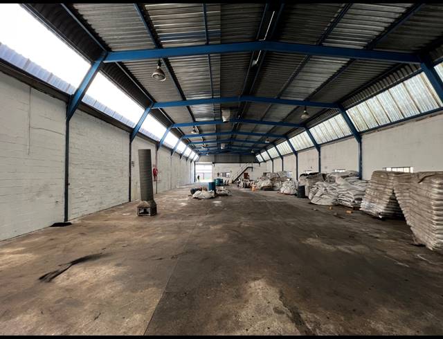 800M² WAREHOUSE TO LET IN PAROW INDUSTRIAL
